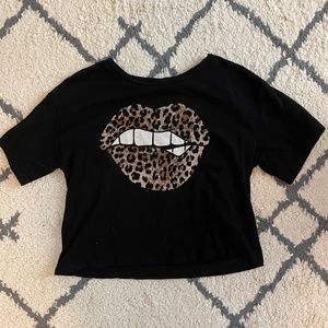 Cropped leopard lips shirt